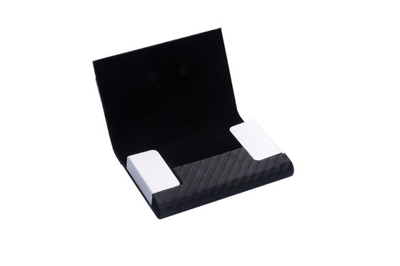 Máy cầm thẻ tên kim loại mỏng chứa đến 50 danh thiếp hình chữ nhật thiết kế trong gói Polybag