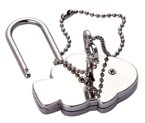 Nhóm kim loại Keychain cá nhân hóa hình dạng tùy chỉnh cho chiến dịch quà lưu niệm Logo chứa dầu