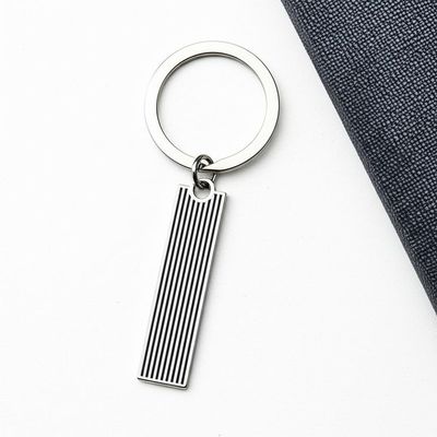 Giá tốt Customizable Designer Keychain with Zinc Alloy Material OEM/ODM trực tuyến